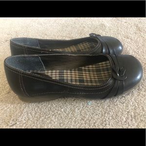 Mudd dark brown flats